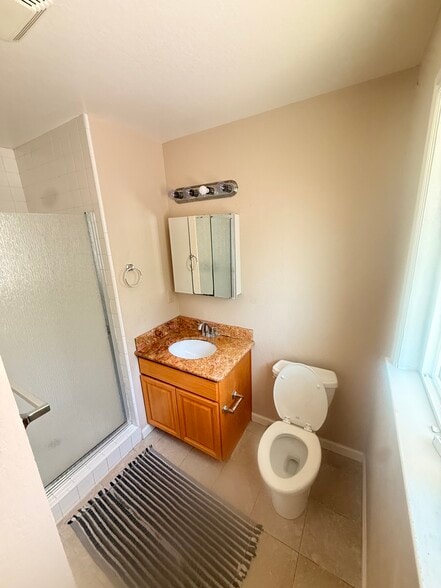 Building Photo - 1371 Kingfisher Way