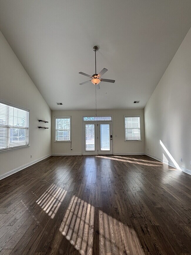 Building Photo - 608 Ravensridge Ln