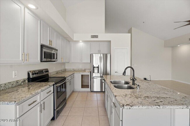 Building Photo - 9308 E Wood Dr