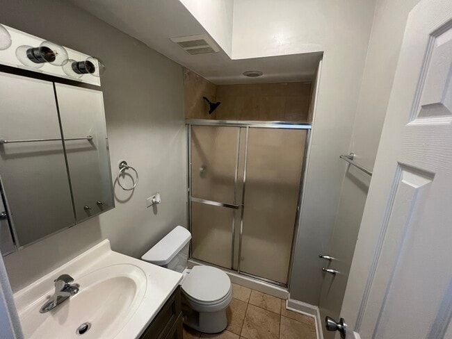 Building Photo - 9100 Lamon Ave