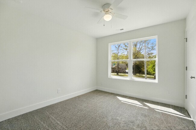 Building Photo - 76 Snyder Ct NE