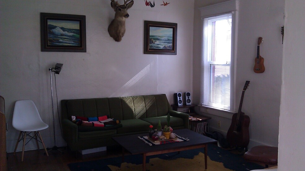 Building Photo - 946 Laporte Ave