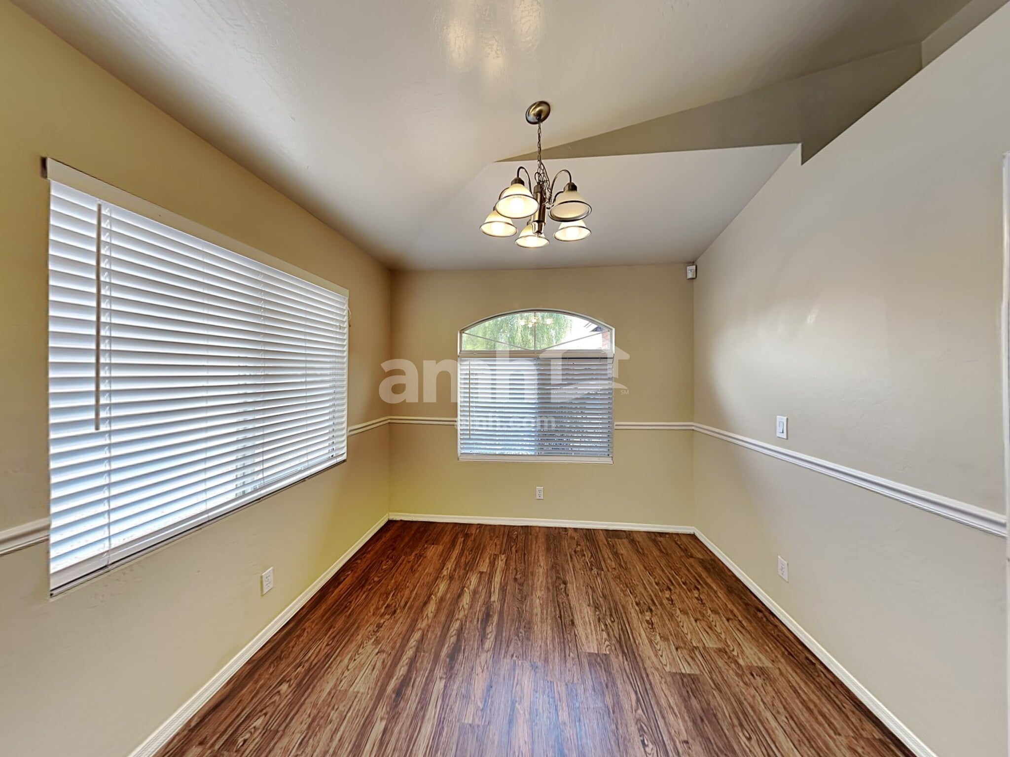 Building Photo - 426 S Luther