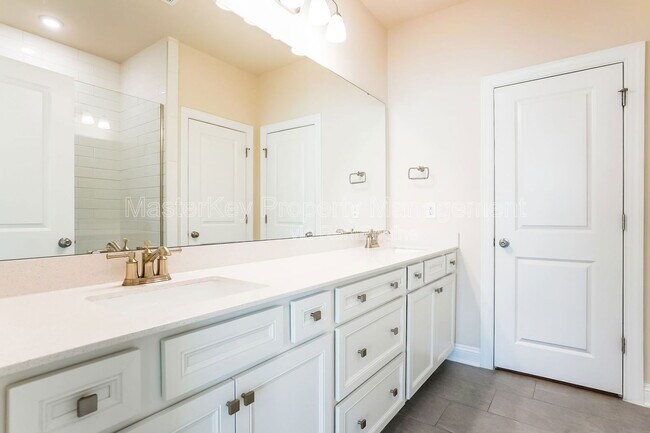 Building Photo - 616 Mount Blanc Way