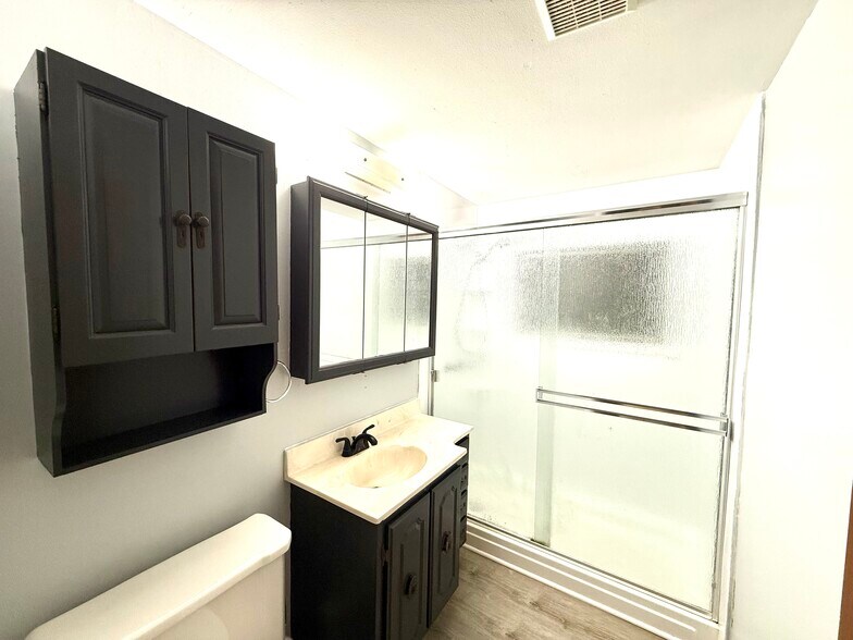 Building Photo - 2626 Corvalis Ave