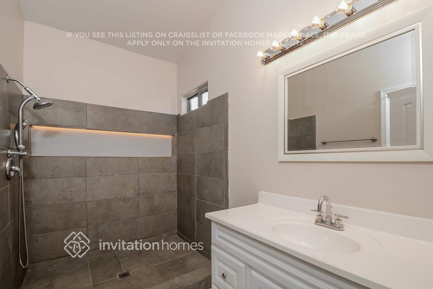 Building Photo - 15378 W Shangri La Rd