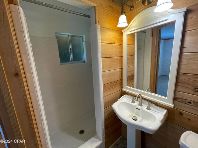 Building Photo - 305 Tarpon St