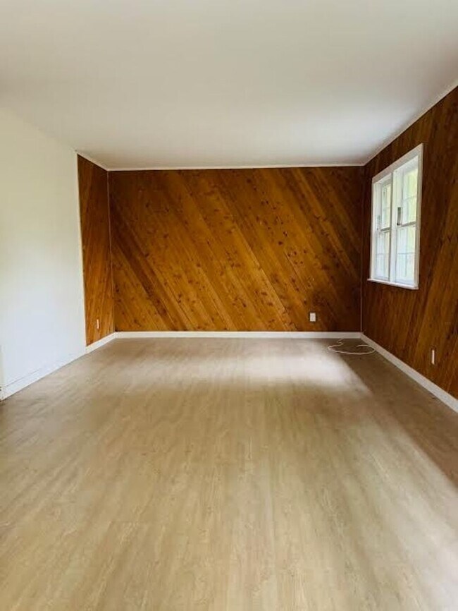 Interior Photo - 11923-27 Venice Blvd