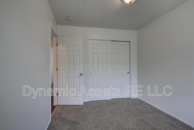 Building Photo - 2008 John F Kennedy St