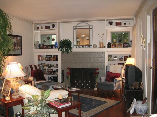 Building Photo - 373 9th St NE