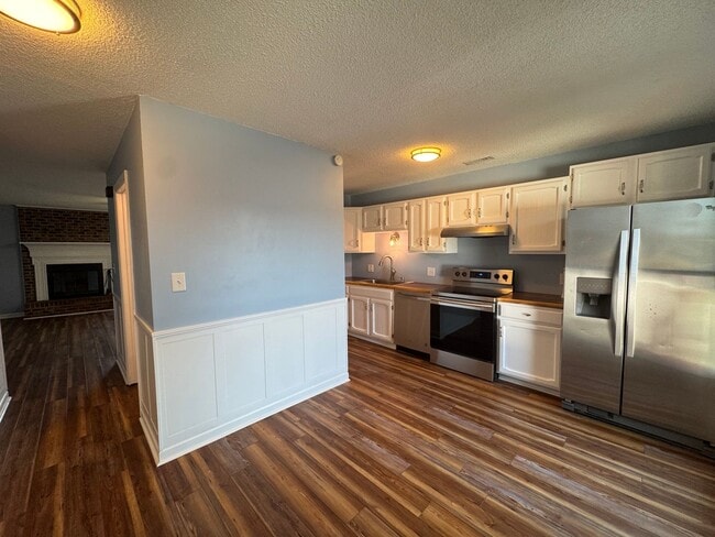 Building Photo - Garden City - 3 Bedroom / 1.5 Bathroom Tow...