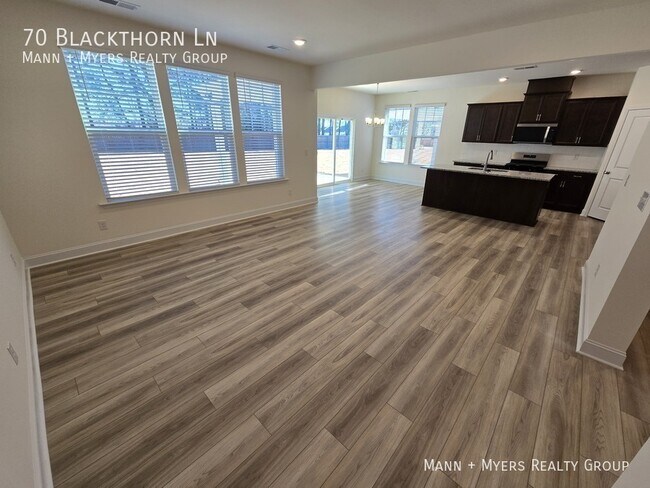Building Photo - 70 Blackthorn Ln