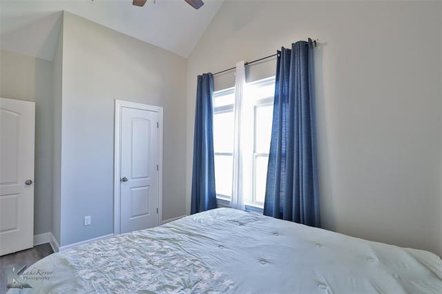 Building Photo - 5433 Fallbrook Dr