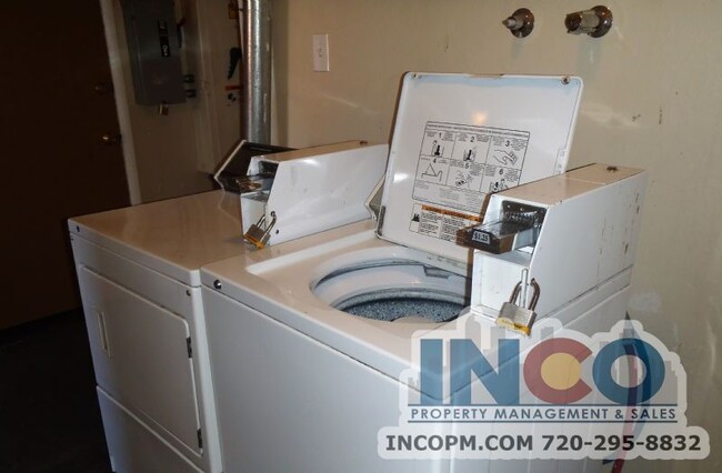 Building Photo - MOVE IN READY!! Charming 2 bedroom 1 bath ...