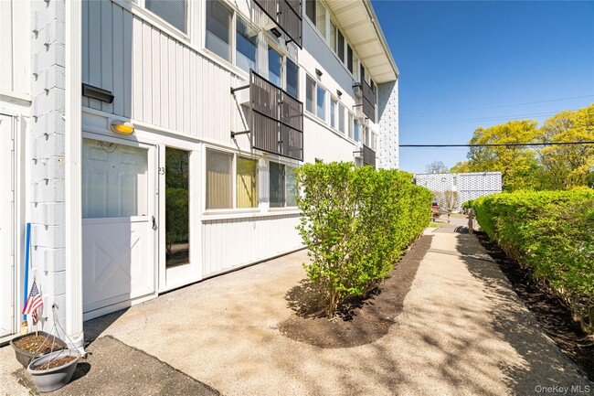 Building Photo - 5 Wyndover Woods Ln