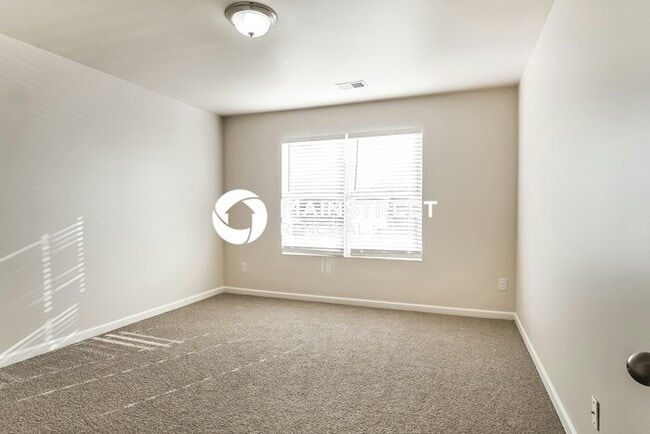 Building Photo - 4 Bedroom Pet-Friendly Home in CHELSEA, AL with Main Street Renewal