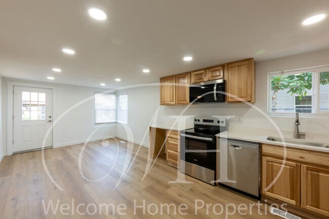 Building Photo - 3-Bedroom Home with Fenced Yard & Off-Stre...