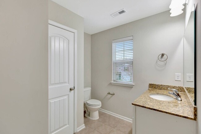 Building Photo - Lakeview Commons