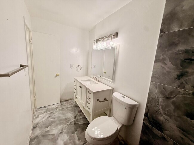 Building Photo - 4115 NW 88th Ave