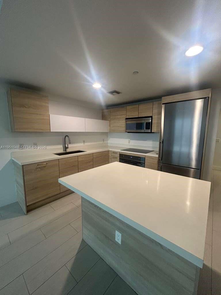 Building Photo - 16385 Biscayne Blvd