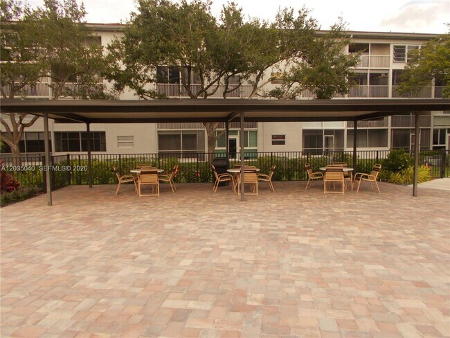 Building Photo - 1400 SW 124th Terrace
