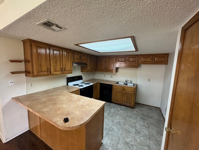 Building Photo - 301 S 11th Pl