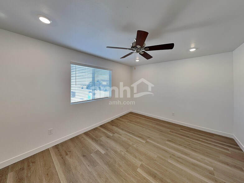 Building Photo - 20177 W Thomas Rd