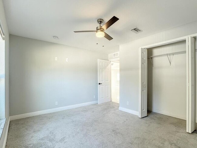 Building Photo - 4650 10th Ave S