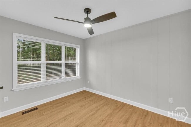Building Photo - 131 Pointe S Dr
