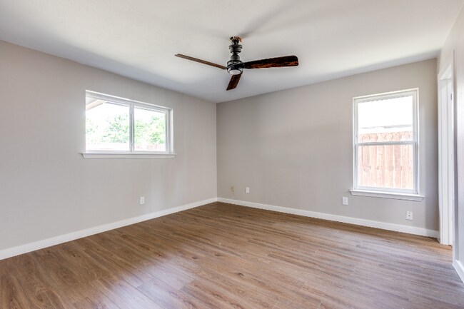 Building Photo - 1233 Mill Valley Dr