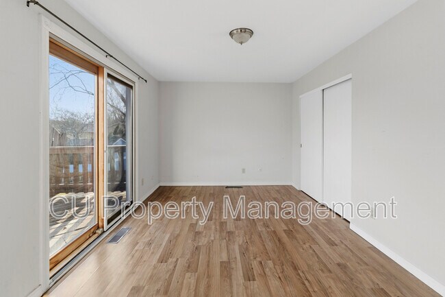 Building Photo - 1903 Sumac Dr