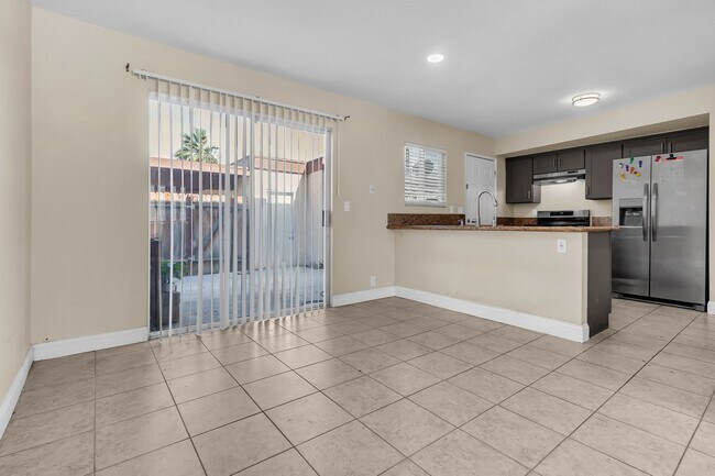 Building Photo - 349 N Eucalyptus Ave