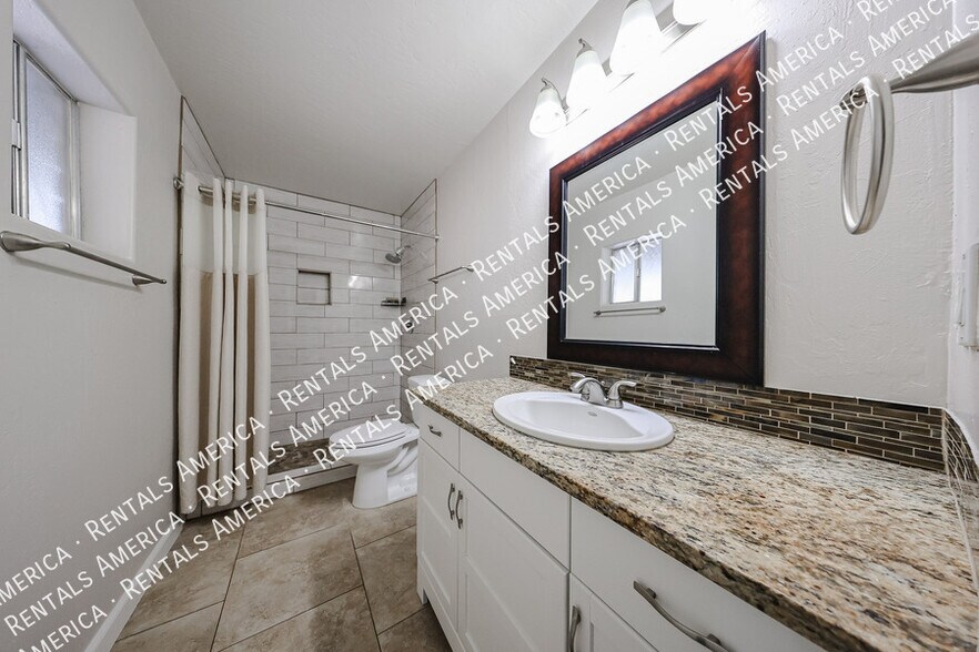 Building Photo - 1713 W Oraibi Dr