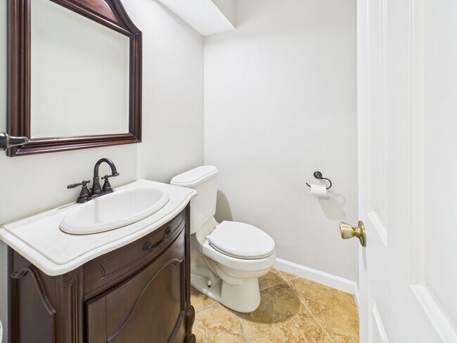 Building Photo - 3018 Highland Laurels Dr