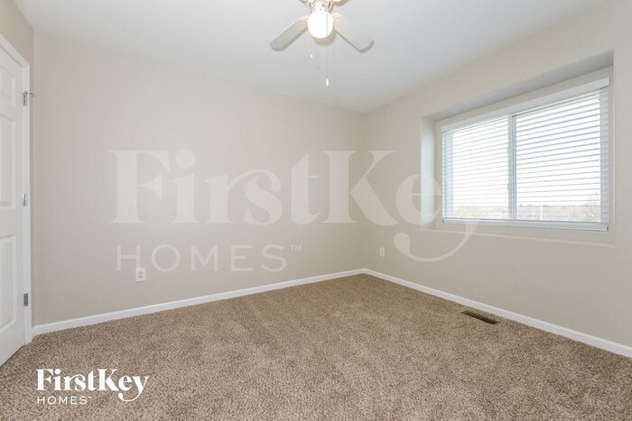 Building Photo - 9301 NE Paw Paw Dr