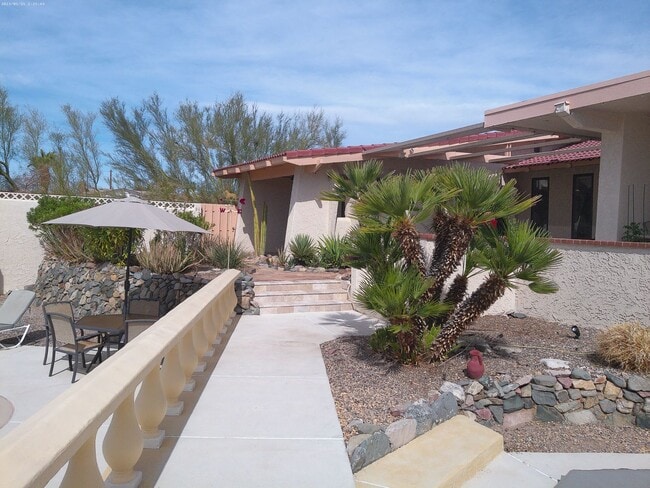 Building Photo - Entertainers Delight Beautiful Pool home Available May 12 to Sept 15, 2026