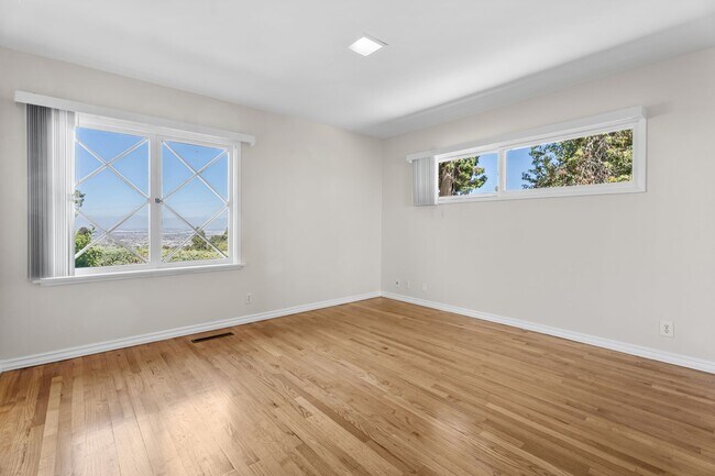 Building Photo - 17 Stallion Rd