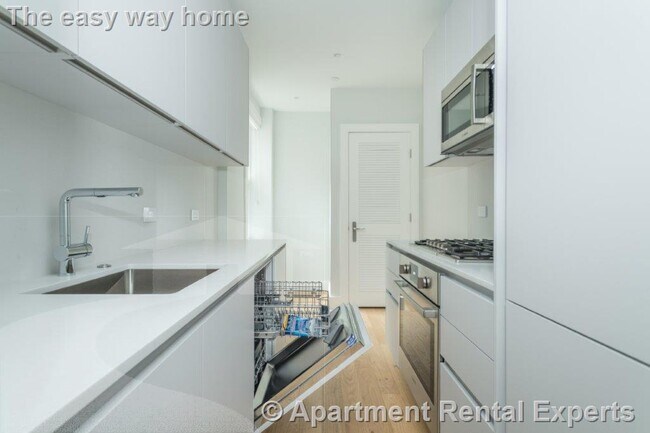 Building Photo - 286 Chestnut Hill Ave