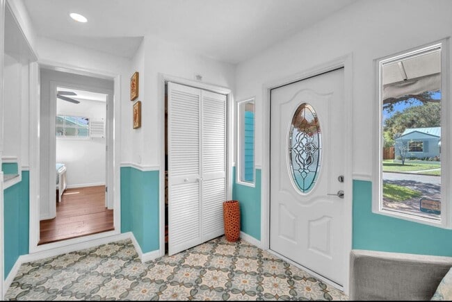 Building Photo - 528 N Palmway