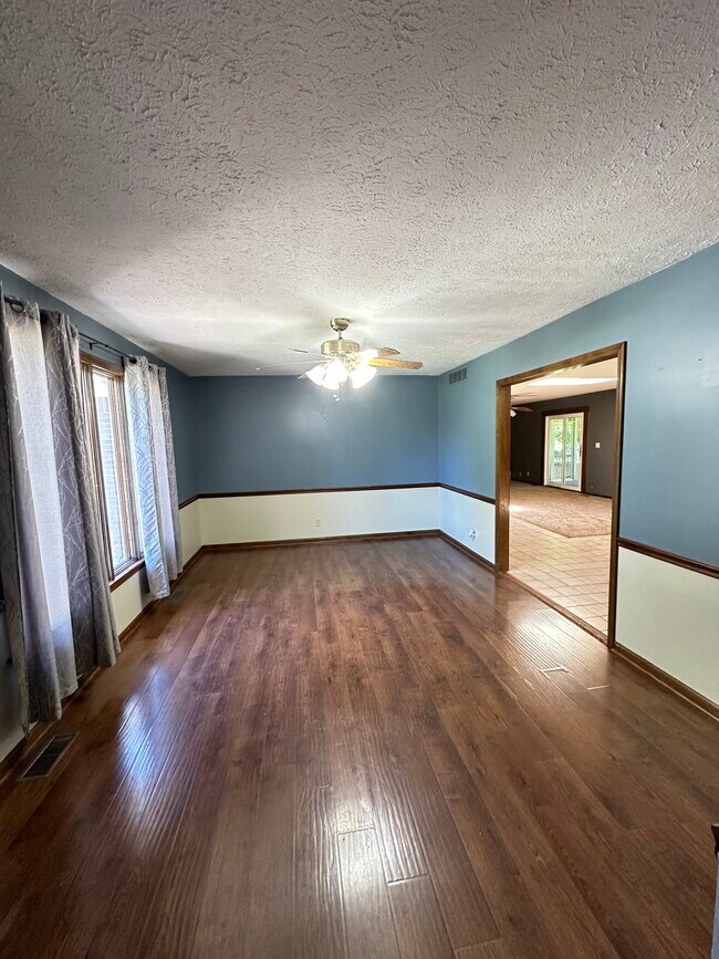 Building Photo - Deer Trail