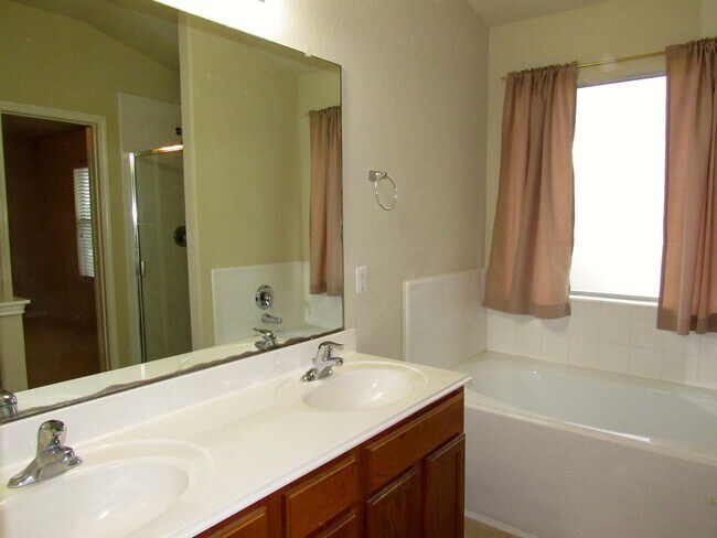 Building Photo - 21315 Bella Mountain Dr