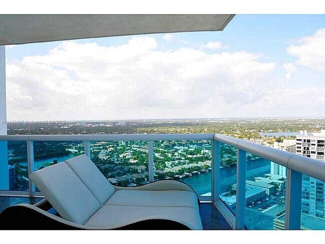 Building Photo - 2711 S Ocean Dr