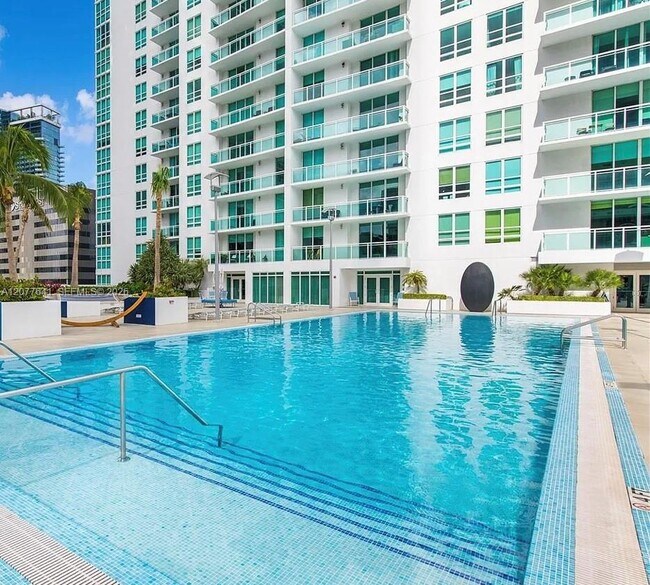 Building Photo - 950 Brickell Bay Dr