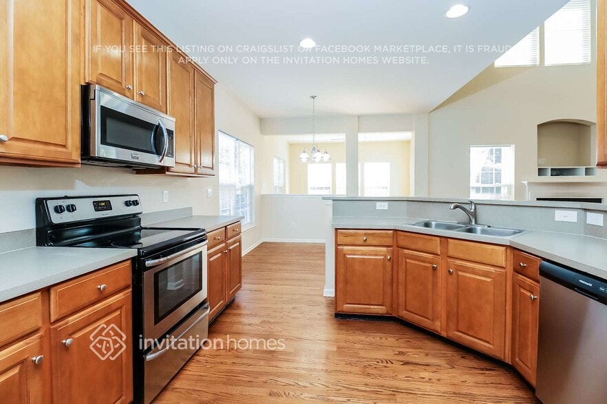 Building Photo - 2201 Baggins Ln