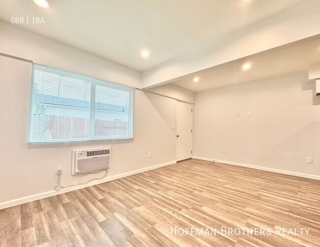 Building Photo - 14617 Gilmore St