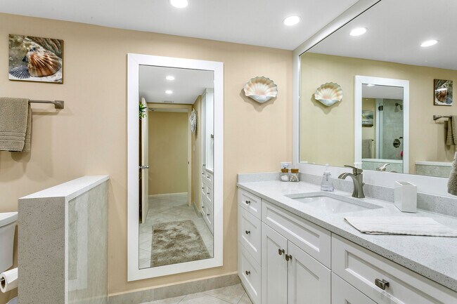 Building Photo - 5070 N Ocean Dr