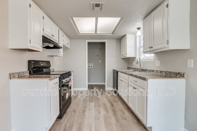 Building Photo - 4713 Love Dr