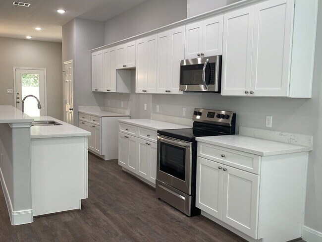 Building Photo - 832 Elkhart St