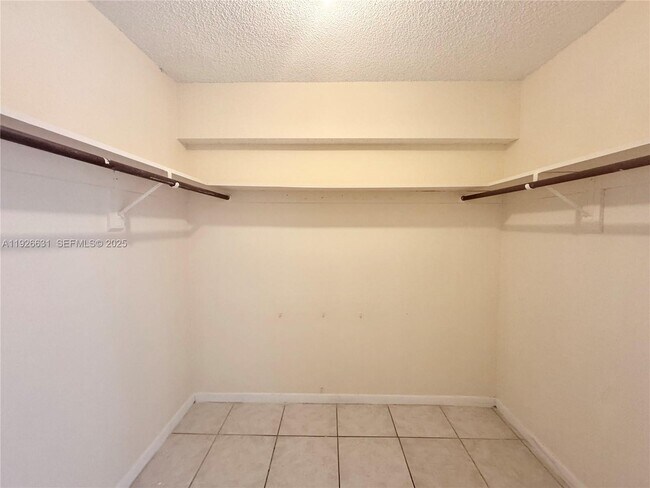 Building Photo - 16508 NE 26th Ave