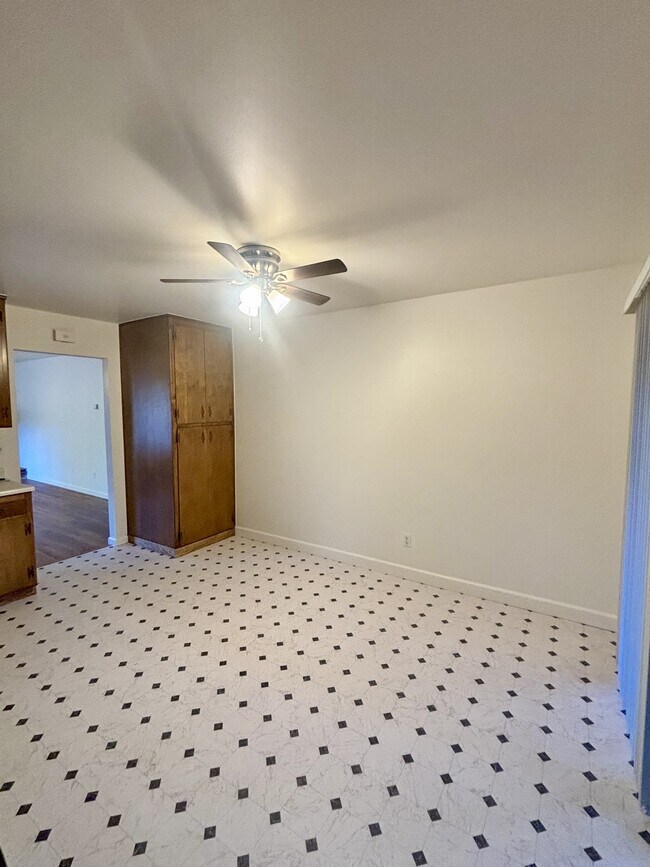 Building Photo - 297 Cornwall Ave